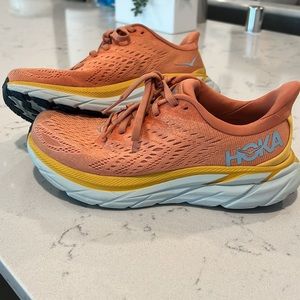 Hoka One One Clifton 8 Sun Baked/Shell Coral Size 5.5, B - Medium.